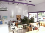 le bureau et la vitrine avant