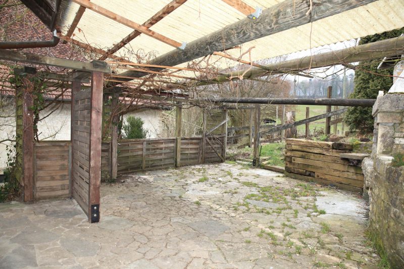 Débarras de terrasse, jardin et abords de la ferme - après