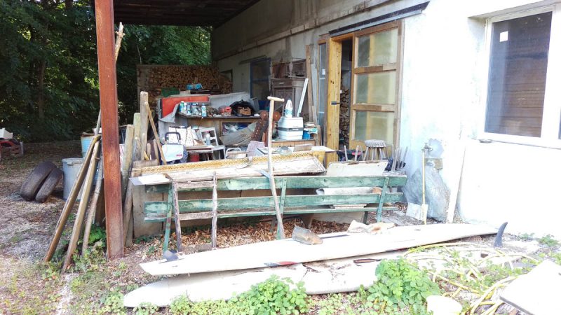 Débarras à Tolochenaz - l'extérieur avant
